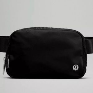 Lululemon Everywhere Belt Bag in Black